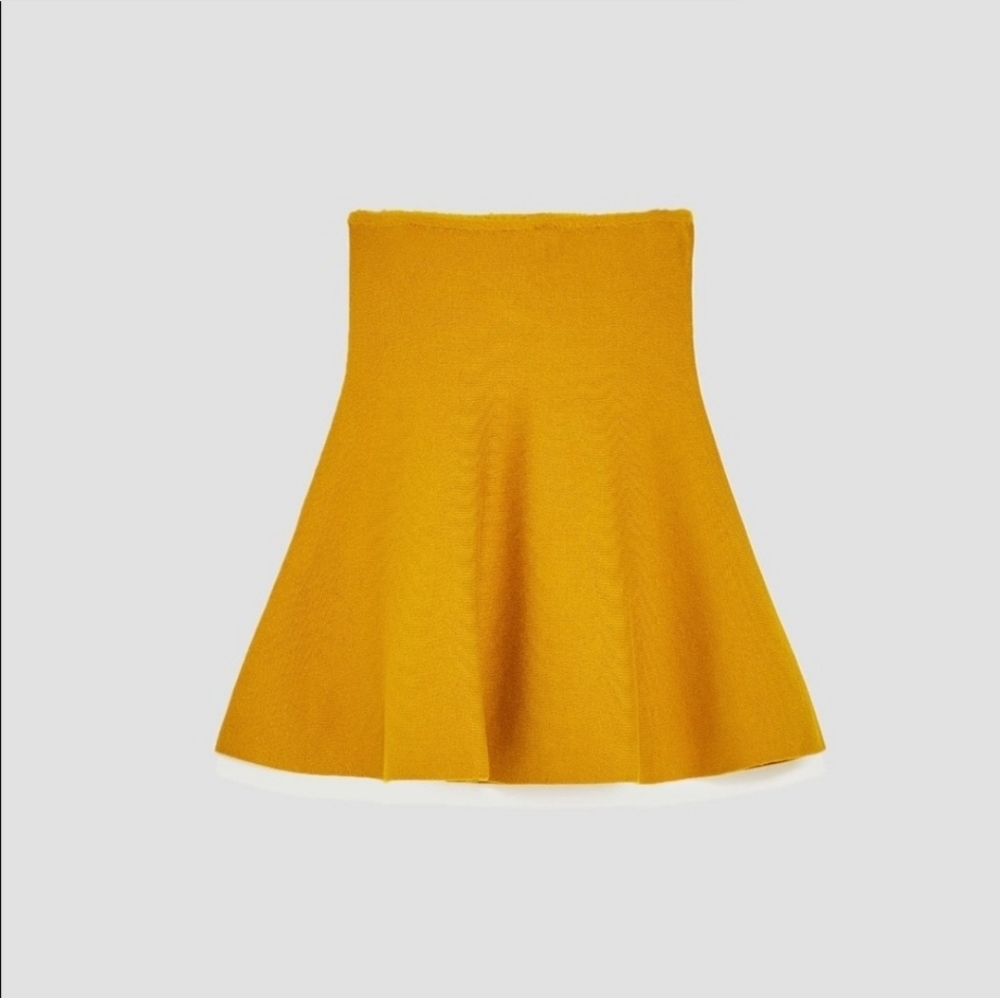 Zara Knit High Waisted Solid Mustard Knit Mini Skirt - size Large - Picture 4 of 6
